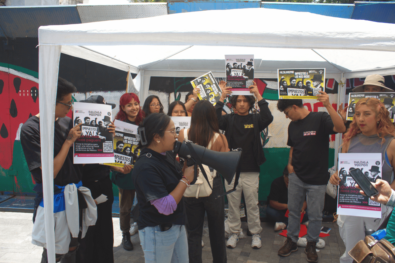 Aline at a press conference